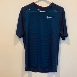 Men’s Nike running t shirt medium